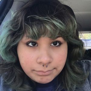 Meet your Posher, Emilia